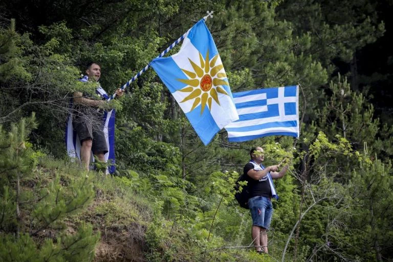 Τα επίχειρα της προδοσίας
